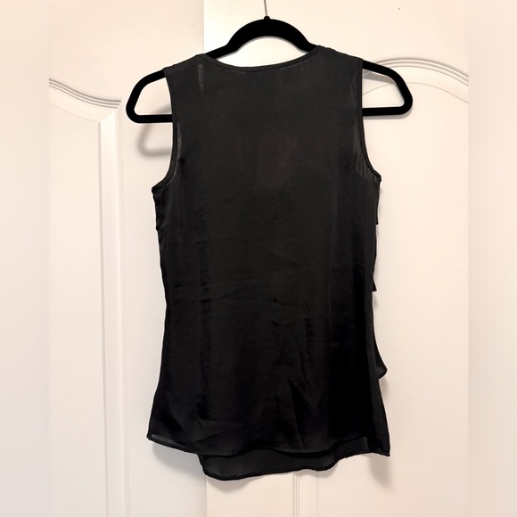 BNWT Tommy Hilfiger sleeveless blouse with asymmetrical detailing - Size XS - Picture 2 of 3